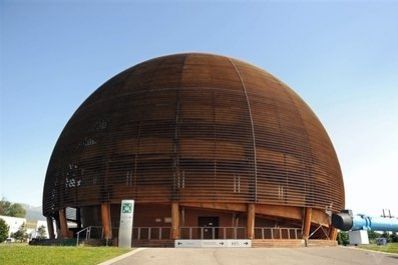Projet de décélérateur d'antiprotons et d'accélérateur de particules